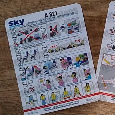 Карты с правилами безопасности во время полета